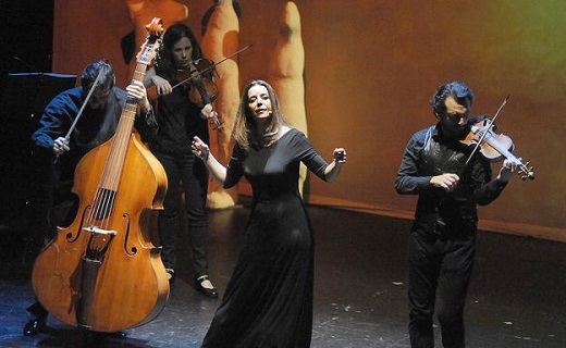 Mariola Membrives, en una de las escenas de la cantata de Bach. / FRAN JIMÉNEZ