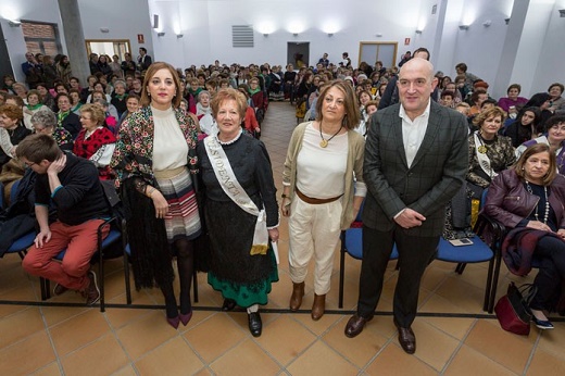 De izquierda a derecha, Inmaculada Toledano (pregonera), Dori Galindo, presidenta de las Águedas de Medina del Campo, Teresa López y Jesús Julio Carnero.