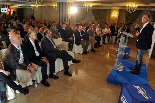 El presidente del PP en Castilla y León participa en un encuentro con simpatizantes en Medina del Campo (Valladolid). Según Juan Vicente Herrera es el momento en el que los miembros de su particido deben permanecer «todos juntos y luchar todos juntos»