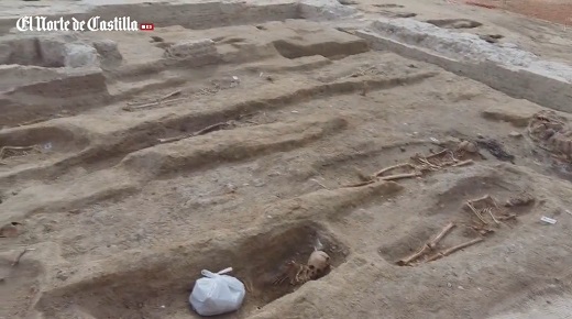eNLACE AL VIDEO: Los arqueólogos trabajan en los yacimientos encontrados, próximos a la carretera de El Campillo. / F. J.