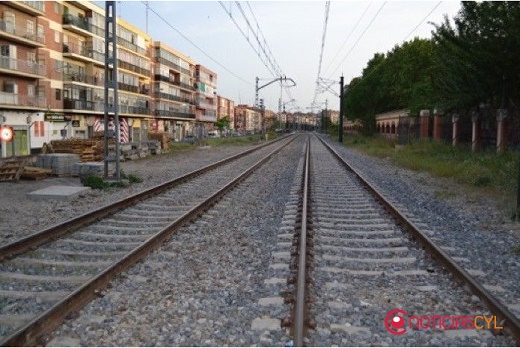 La vía del ferrocarril a su paso por Valladolid.
