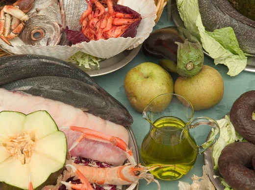 Los platos tradicionales de Medina del Campo, unen a su acreditada calidad, reconocida en numerosas ocasiones, una antigüedad digna de mención; uno de los más antiguos documentos que se refieren al gobierno de una cocina castellana, de tiempos medievales los encontramos en la corte de Isabel La Católica, estando en varias ocasiones, establecida en Medina del Campo, son las llamadas “Ordenanzas de la Despensa Real”.