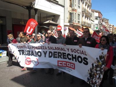 Manifestación del primero de mayo a su paso por la calle Padilla.