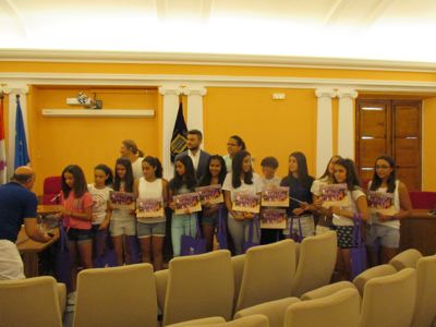 Los equipos femeninos de fútbol sala y bádminton, homenajeados por el Ayuntamiento