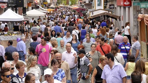 La feria Imperiales y Comuneros abarrota las calles de Medina del Campo. / Fran Jiménez