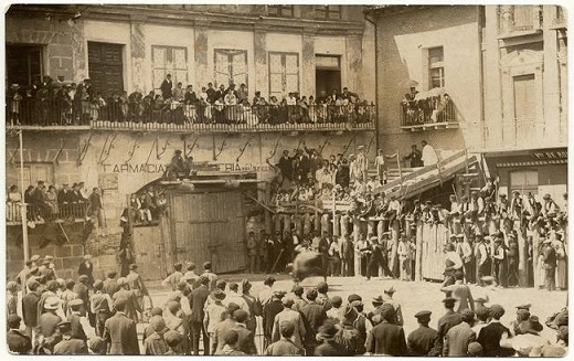 Los toriles de la Plaza Mayor. San Antolín 1912