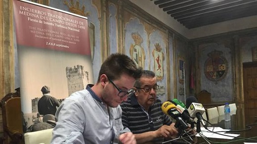 José María magro, concejal de festejos, junto a Fidel Lambas responsable de asuntos taurinos del Ayto de Medina del Campo / P.González