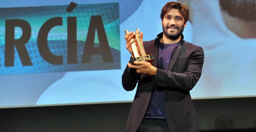 Alex García recoge el premio de Actor del Siglo XXI en la 29 Semana de Cine de Medina.