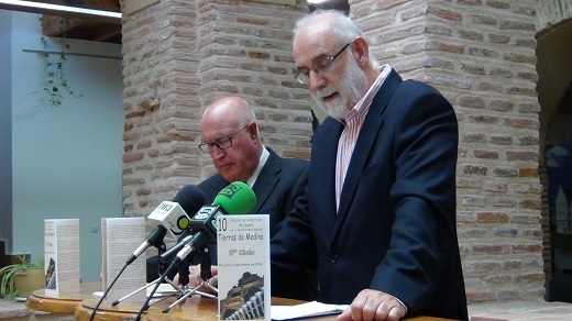 Una conferencia sobre el órgano en Tierras de Medina abre el 27 el ciclo de diez conciertos diseñado por la Mancomunidad. El presidente de la Mancomunidad, Alfonso Hernández y Luis Gil Presidente de la Asociación Amigos del Museo y del Patrimonio de Medina del Campo