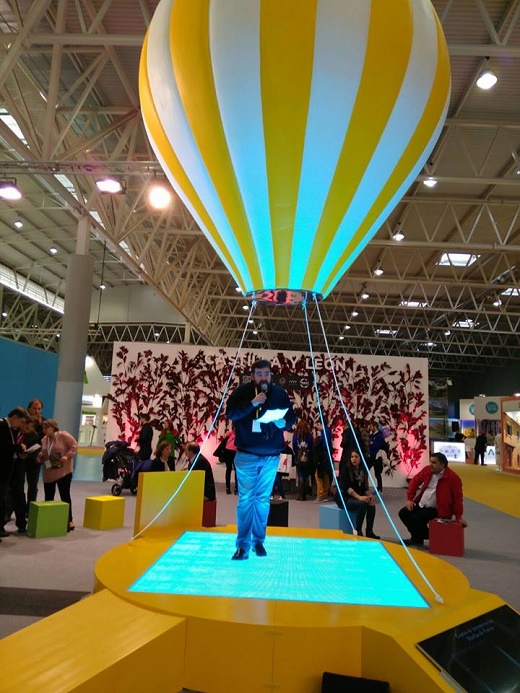 Carlos García Serrada, Presidente de la Junta de Semana Santa de Medina del Campo, presentando, en el espacio de innovación "Elevator Pich" en el stand de la Junta de Castilla y León en INTUR, el Centro de Interpretación Huellas de Pasión y las actividades de Mundo Cofrade 2017, que tendrá lugar entre el 5 y el 7 de Mayo del año próximo.