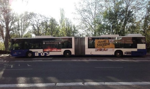 Medina del Campo y Serrada “venden” su patrimonio y eventos en los autobuses de Valladolid 