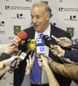 Vicente del Bosque apadrina el ‘Banco de botas de fútbol’.Foto: Montse Álvarez