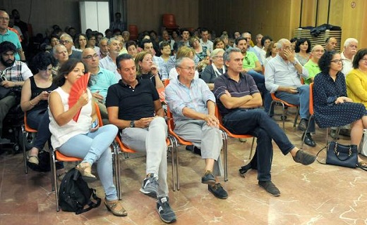 Algunos de los asistentes al acto de presentación de candidatura de Teresa Löpez. / R. OTAZO