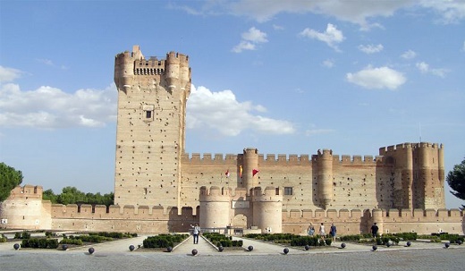 isitas teatralizadas y actividades para las familias se desarrollan estos días en el Castillo de la Mota.