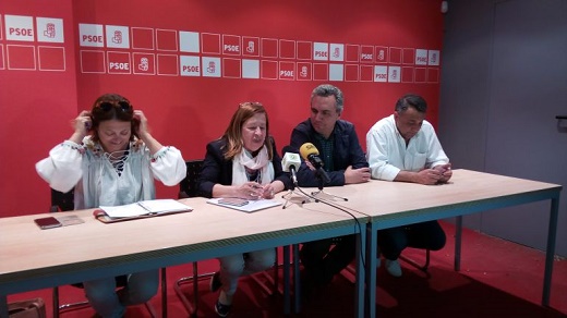 El procurador Javier Izquierdo junto a Teresa López, Raquel Alonso y Jesús Hernando / Cadena SER