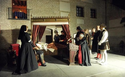 Escena de la recreación de la muerte de Isabel la Católica. / FRAN JIMÉNEZ