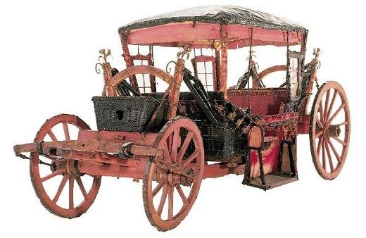 Se trataría de un coche de viaje prácticamente idéntico al que se conserva en el Museu Nacional dos Coches de Lisboa y que perteneció al rey Felipe II (Felipe III de España)