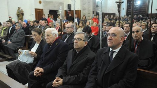 La alcaldesa de Medina, el Padre Ángel, el obispo auxiliar y el presidente de la Diputación, en la parroquia de SantoTomás donde pronunció el pregón. / F. JIMÉNEZ