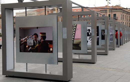 La Semana de Cine de Medina del Campo acoge la exposición 'Platea. Los fotógrafos miran al cine'. Organizada por Acción Cultural Española (AC/E), reúne 40 fotografías que muestran la mirada al cine de algunos de los principales fotógrafos españoles sobre el séptimo arte. Fran Jiménez