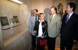 De izda a drcha, Crescencio Martín, alcalde de Medina del Campo y presidente de la Fundación del Museo de las Ferias; la concejala de Cultura, María Martín; el presidente de la Diputación, Ramiro Ruiz Medrano, y el director del centro, Antonio Sánchez del Barrio, en la presentación dg tres piezas de alabastro cedidas por la Diputación al Museo de las Ferias de Medina del Campo 