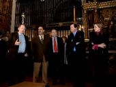Autoridades y responsables de la exposición, en la colegiata de San Antolín, en Medina del Campo