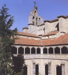 Franciscanos y dominicos destacaron por su militancia comunera. Vista del claustro  de Santo Tomás de Ávila, de la orden de los dominicos