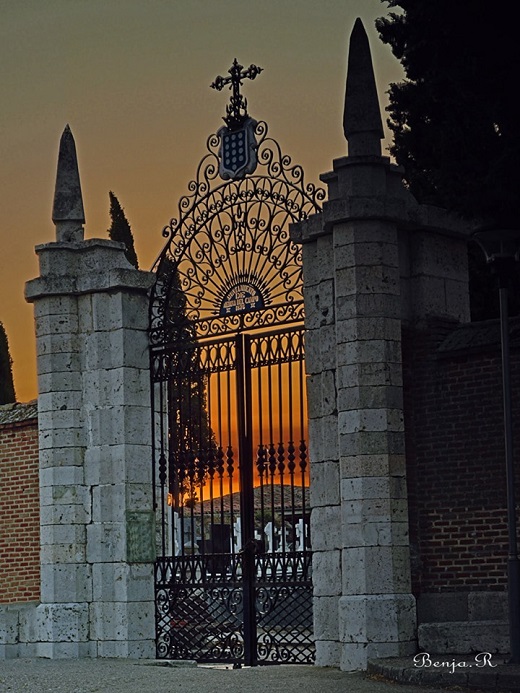 Fachada Cementerio Castillo de la Mota 