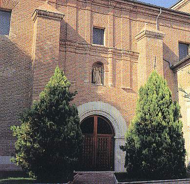 Fachada principal del convento de Santa Clara