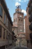 Torre de la Iglesia Colegiata de San Antolín vista desde la calle de Bravo