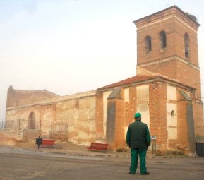 Iglesia en ruinas, dedicada a San Boal, propiedad del Ayuntamiento. / FRAN JIMÉNEZ