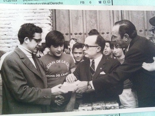 José Manuel Tabera Rodríguez, Ignacio Sánchez López,Tenía 42 años con D. Julián Valmaseda. En Santo Tomás de medina , entrega de trofeos de baloncesto 