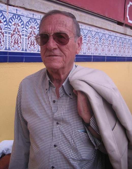 Manolo Blázquez Jiménez retratado en la plaza de Pedrajas de San Esteban. Todo un señor. Fotografía cedida por el torero para esta página