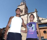 Maxi Peruscina y Fabián Miño, ante la Colegiata de Medina del Campo.