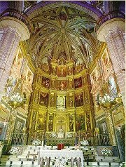 Altar y retablo del Templo.