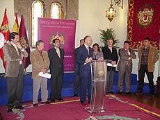 El presidente de la Diputación, junto a los alcaldes de más de 5.000 habitantes