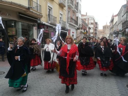 Las Águedas de Medina del Campo recorrieron junto a su patrona las calles de la villa