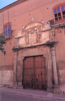 Entrada al palacio que fuera residencia del banquero Francisco de Dueñas, construida en Medina del Campo entre 1528 y 1543