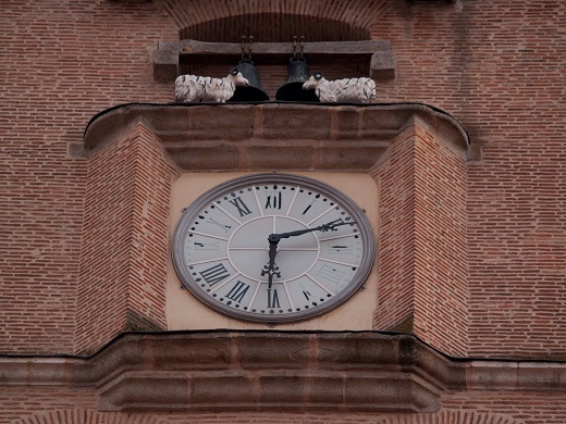 Dos carneros y el reloj de la Iglesia Colegiata de San Antolín de Medina del Campo