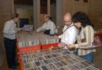 Uno de los puestos del Salón del Disco, en el centro cultural Isabel la Católica.