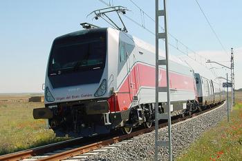 Locomotora de ancho variable de Talgo. La locomotora TRAV-CA, desarrollada por Talgo, es capaz de circular por las dos redes ferroviarias españolas, gracias a su sistema de cambio de ancho automático.