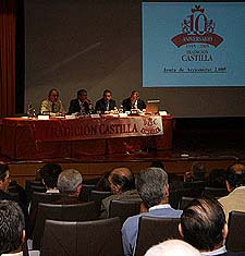 Un momento de la junta general de accionistas celebrada en el Parador de Turismo