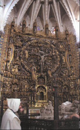 Retablo de la Cartuja de Miraflores de Burgos, a cuyos pies se encuentran los sepulcros de los padres de Isabel la Católica