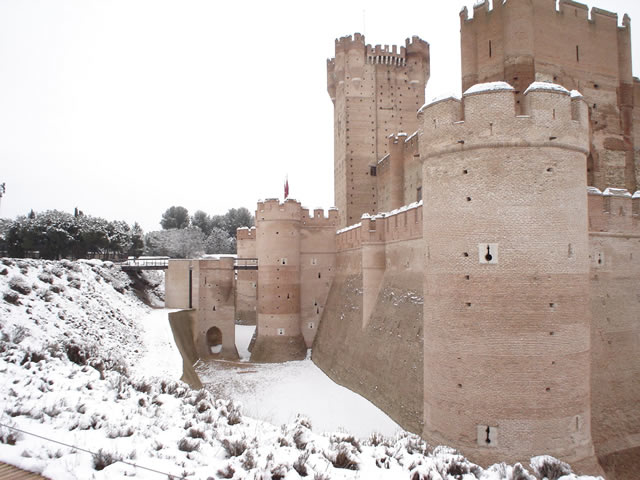 La Organización Nacional de Ciegos de España en colaboración con el Ayuntamiento de Medina del Campo ha editado un cupón con la imagen del Castillo de la Mota, monumento emblemático e identificativo de la villa, y el escudo de la localidad. Dicho cupón saldrá a la venta mañana, jueves 9 de noviembre. Regresamos