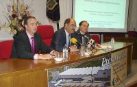 Javier Vázquez, presidente del grupo ABN, Crescencio Martín y Tomás Villanueva, durante la presentación del proyecto. / F. JIMÉNEZ