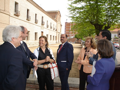 De izquierda a derecha: Daniel Sánchez Vegas, Elias Redondo González, Adoración de los Reyes Gómez de Liaño Polo, Crescencio Martín Pascual, Josefina Rodríguez Martín y José Millaruelo Aparicio