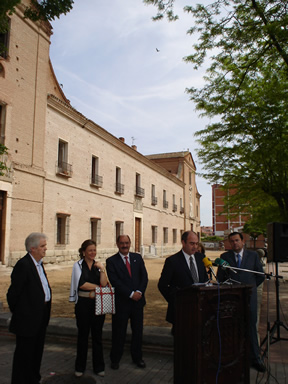 De izquierda a derecha: Daniel Sánchez Vegas, Adoración de los Reyes Gomez de Liaño Polo, Crescencio Martín Pascual, Elias Redondo González José millaruelo Aparicio.