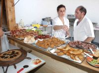 Dos cocineros de Medina del Campo preparan tapas en la I Feria Gastronómica Provincial. / FRAN JIMÉNEZ