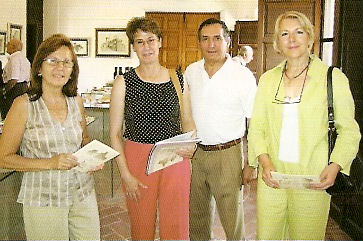 Pilar Gómez Bayón (esposa del artista), Mari Descalzo, Tito Santos y Justi Lozano, disfrutando de la historia de su pueblo