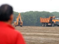 Movimiento de tierras para construir la fábrica ABN. / F. J.