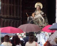 Una de las procesiones del Encuentro de Cofradías. / FRAN JIMÉNEZ